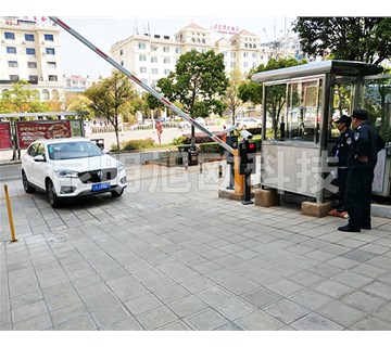 如何應(yīng)對車牌識別系統(tǒng)在惡劣天氣條件下的準確度問題？昆明旭歐科技教你幾個優(yōu)化辦法